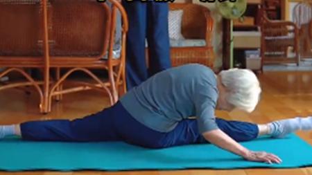 吴彦姝|84岁老戏骨在片场健身，“一字马下腰”一分钟，网友：我不配