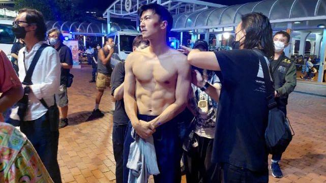 周杰伦|41岁的谢霆锋肌肉炸裂，网友：想要摸摸！