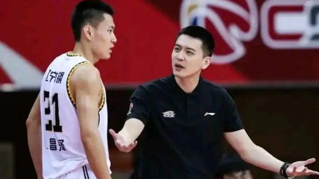 辽宁男篮|辽宁下滑最快之人！上赛季被当成未来基石 本赛季沦为酱油男