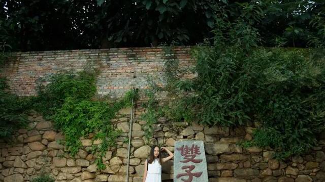 额尔古纳|藏在云南古道，全长1900米，保持着原始模样，遗留有铺台子与石凳