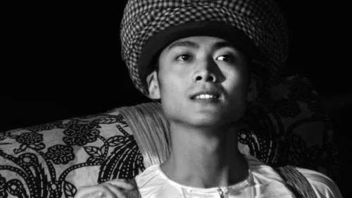 女孩|《边城》：爱情能公平竞争吗？女孩太矫情误了三人终身