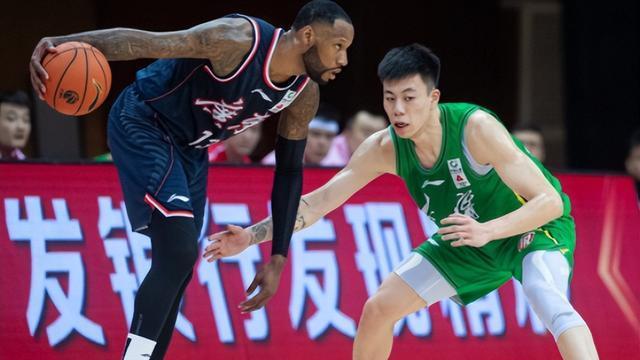 广东男篮|广东王朝或被终结！杜锋抹泪哽咽不甘心，胡明轩表示要锁死郭艾伦