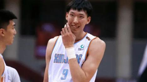 周琦|周琦再次爆发！14投连砍25分闪耀澳洲，NBA球探看到了快签人