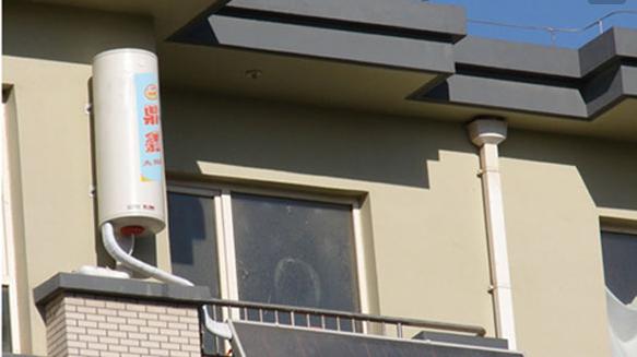 家里别再装电热水器了，现在流行用这种，挂阳台就出热水，太省钱