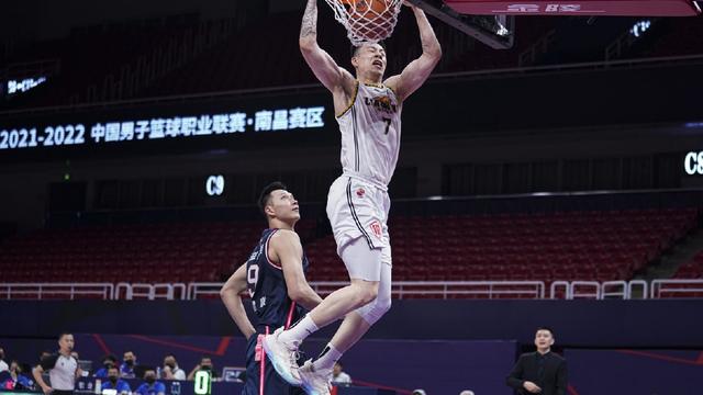 易建联|易建联告别战？赛季结束或选择退役 广东宏远迎来大调整