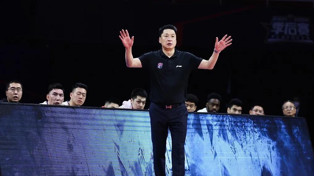 李春江|李春江不再沉默，上海男篮或清理五人离队，王牌阵容足可叫板辽篮