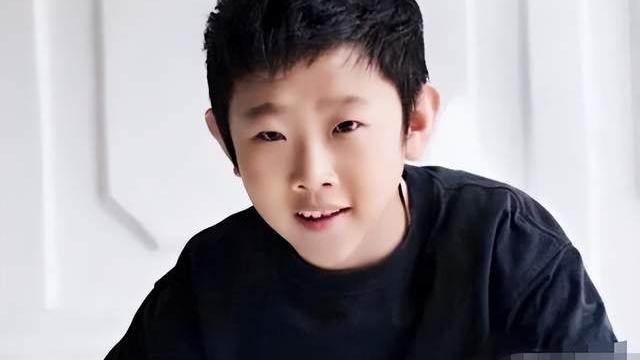 侯祥|他是不老童星，9岁停止发育，演了15年小孩，与妻子同框像母子