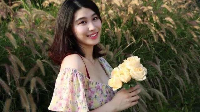 深圳男篮|深圳男篮23岁新星秀恩爱，女友颜值极高，是刘湘的好闺蜜？