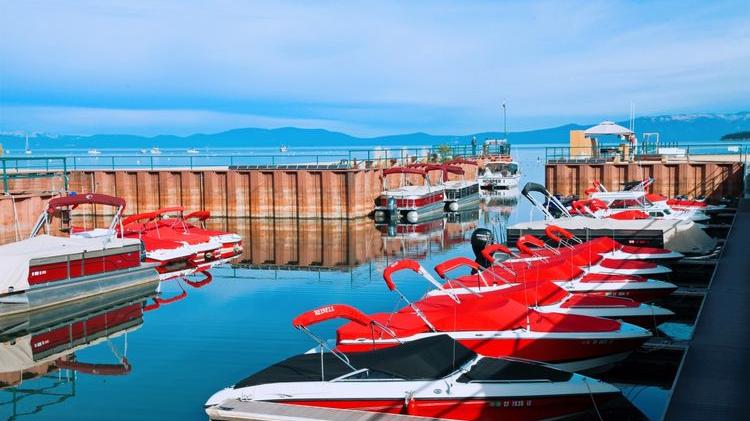 金·卡戴珊|金·卡戴珊与女儿诺斯在太浩湖度