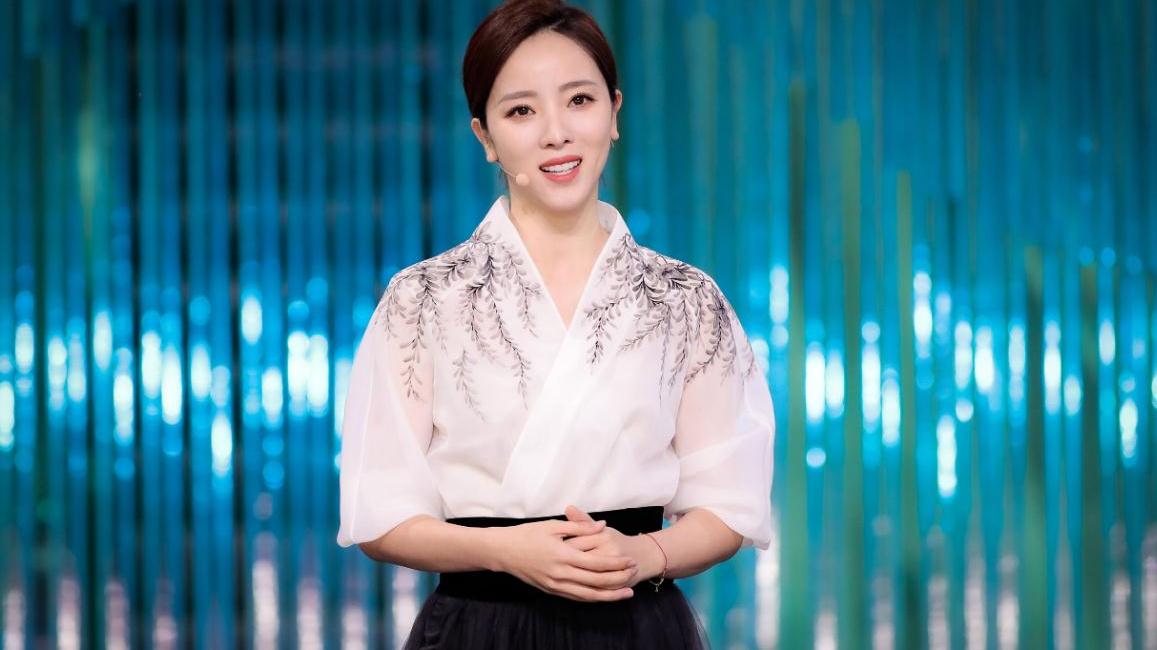 李思思|频频引争议给李思思敲响了警钟：在舒适区待太久了