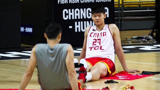 中国男篮|回首国青93黄金一代，65分横扫日本，四将已成中国男篮骨干