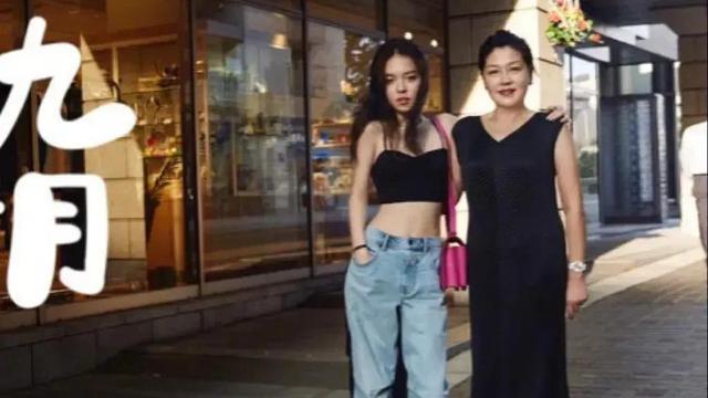 哈文|哈文对女儿说：“呆在你那一年学费45万的学校最好，别露小蛮腰”