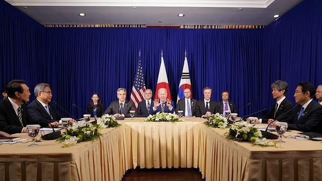 俄乌冲突之际，美日韩首脑举行会谈，拜登：向日韩提供核武器支持