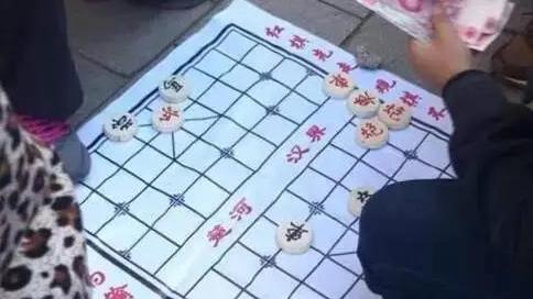 王牌对王牌|《王牌对王牌》霸榜31天，我在综艺中，竟然找回了童年的20块钱