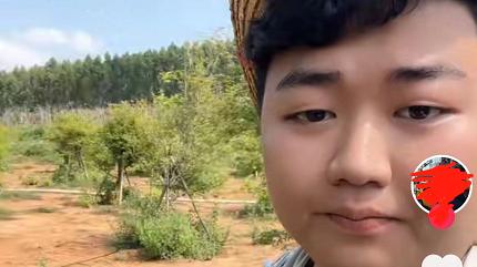 全红婵|15岁全红婵发育快，怕被淘汰控制体重！哥哥大草帽抢镜，赚钱养家不靠妹妹