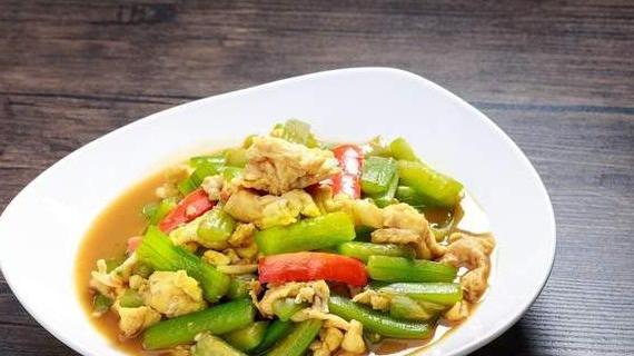 羊肉串|春末夏初，这道家常小炒要多吃，物美价廉，清热下火，老少皆宜