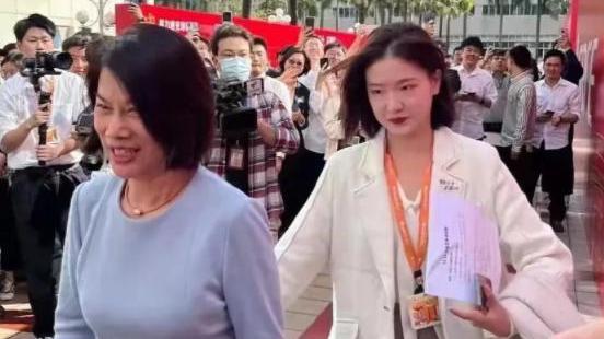 董明珠|曝“董明珠秘书”孟羽童被解雇，带货能力差，网友：只想看你跳舞