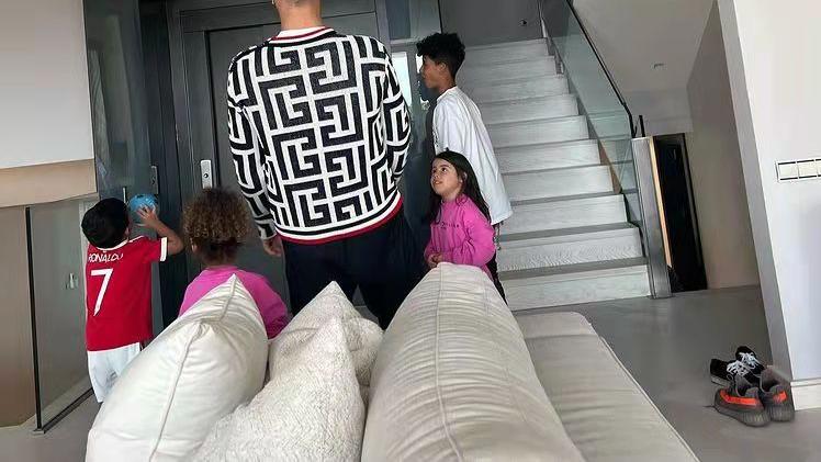 C罗|足球精神！C罗公开致谢红军，一席话感人肺腑，4小时点赞超600万
