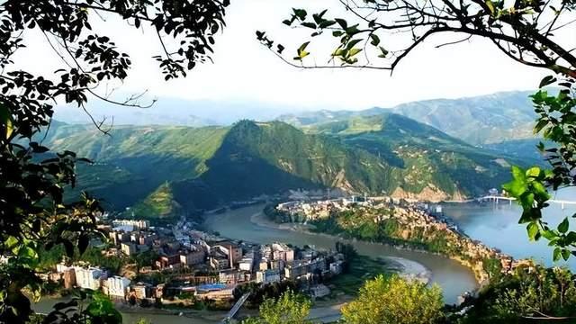 腾冲|盘点中国14个小县城，美得让人惊艳，看一眼就心动！你想去哪个？