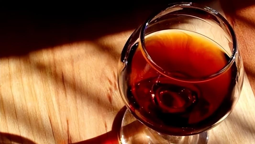 白葡萄酒的风味平衡标准是什么？用图表解释葡萄酒的风味平衡关系
