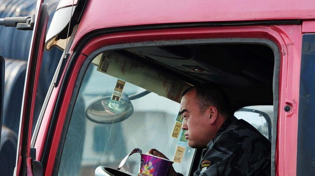 生肖|两大行业员工“走下坡路”，上万月薪也难招新人，90后大学生咋了