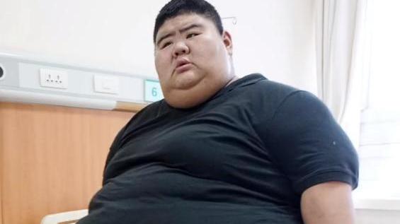 运动减肥 为爱减重400斤后，王浩楠反弹30斤遭嫌弃，被女友亲自送回减肥营