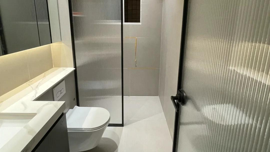 瓷砖与石膏板吊顶交界的缝隙太丑，有彻底解决的办法吗？