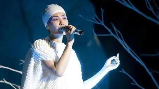 王菲|英皇老板杨受成：喜欢表吗？我送你！王菲：我买不起吗？还用你送