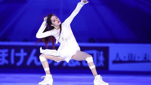羽生结弦|梅德韦杰娃名声两极分化，倒追羽生结弦，为他与11年恩师决裂？