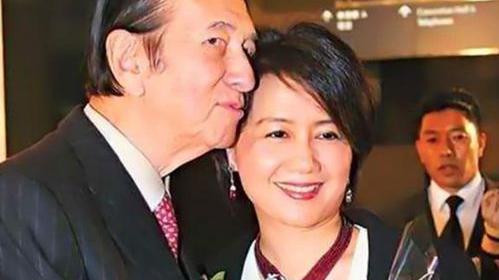 赌王|赌王又爆私生女？大闹灵堂要认祖归宗，还指名要见何超琼和何超贤