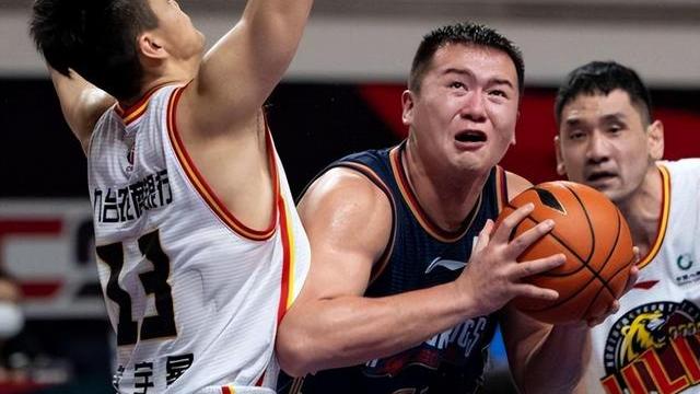 广东男篮|朱芳雨眼光毒辣！广东宏远再迎258斤内线魔兽，下赛季联手杜锋冲冠