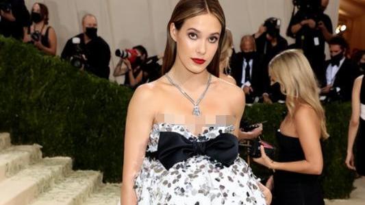 谷爱凌|19岁谷爱凌亮相美国晚宴，与顶流人物同框合影，自曝旧金山豪宅