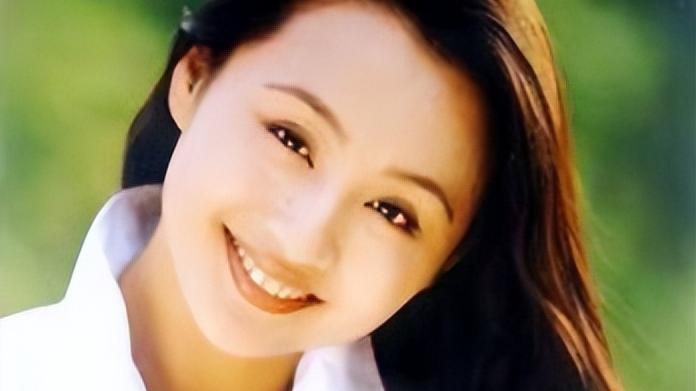 曹颖|当红女星曹颖带男友回家，被老爹嫌弃，两人大吵一架男友摔门而去