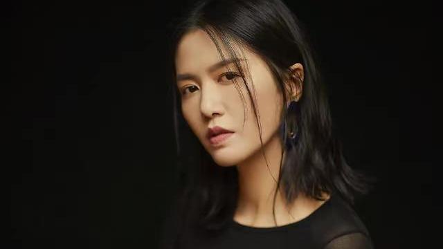 谭维维|谭维维升级当妈？一家四口外出显温馨，儿子女儿长相曝光引热议