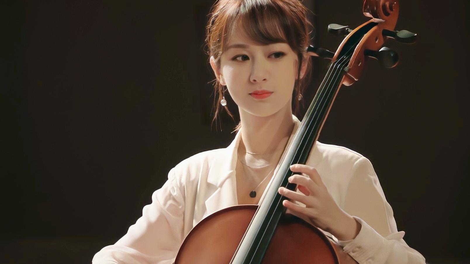 杨紫|被喂陨丹了？杨紫高举搞事业大旗，鼓励女孩子努力赚钱搞事业