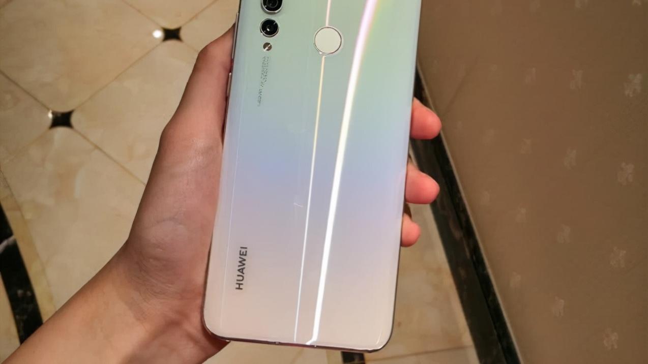 芯片|麒麟芯片+鸿蒙系统+2500万前置，跌至856元，售价更亲民了