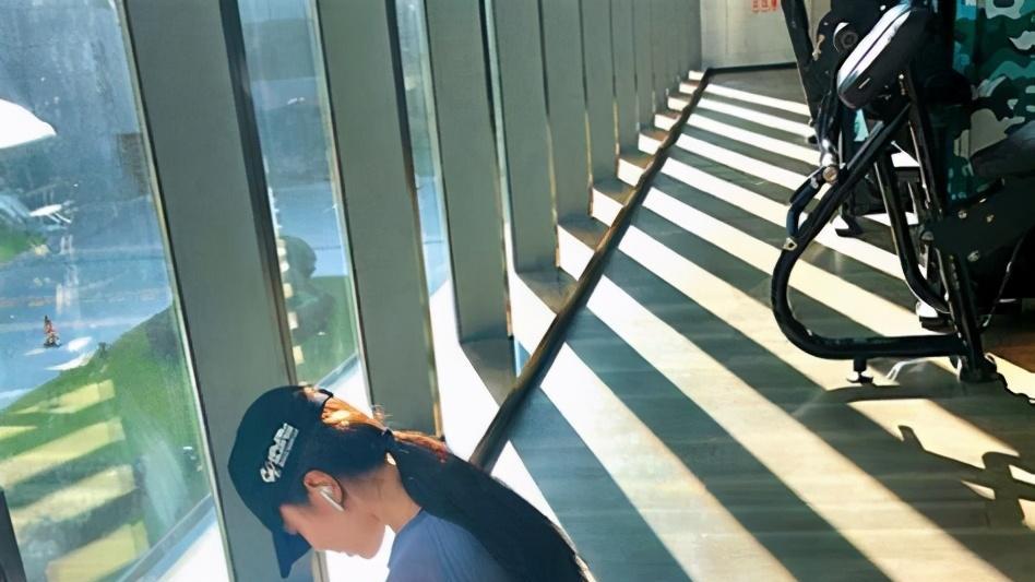 臀部|瑜伽姿势可以缓解焦虑，舒展身心，“女神姿势”深受网友的喜爱