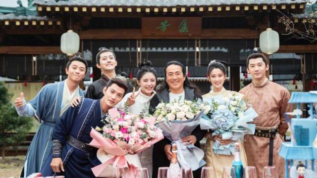 乔欣|嫣语赋乔欣巅峰造型来了，蓝衣古装造型仙气飘飘，随手一截都很美