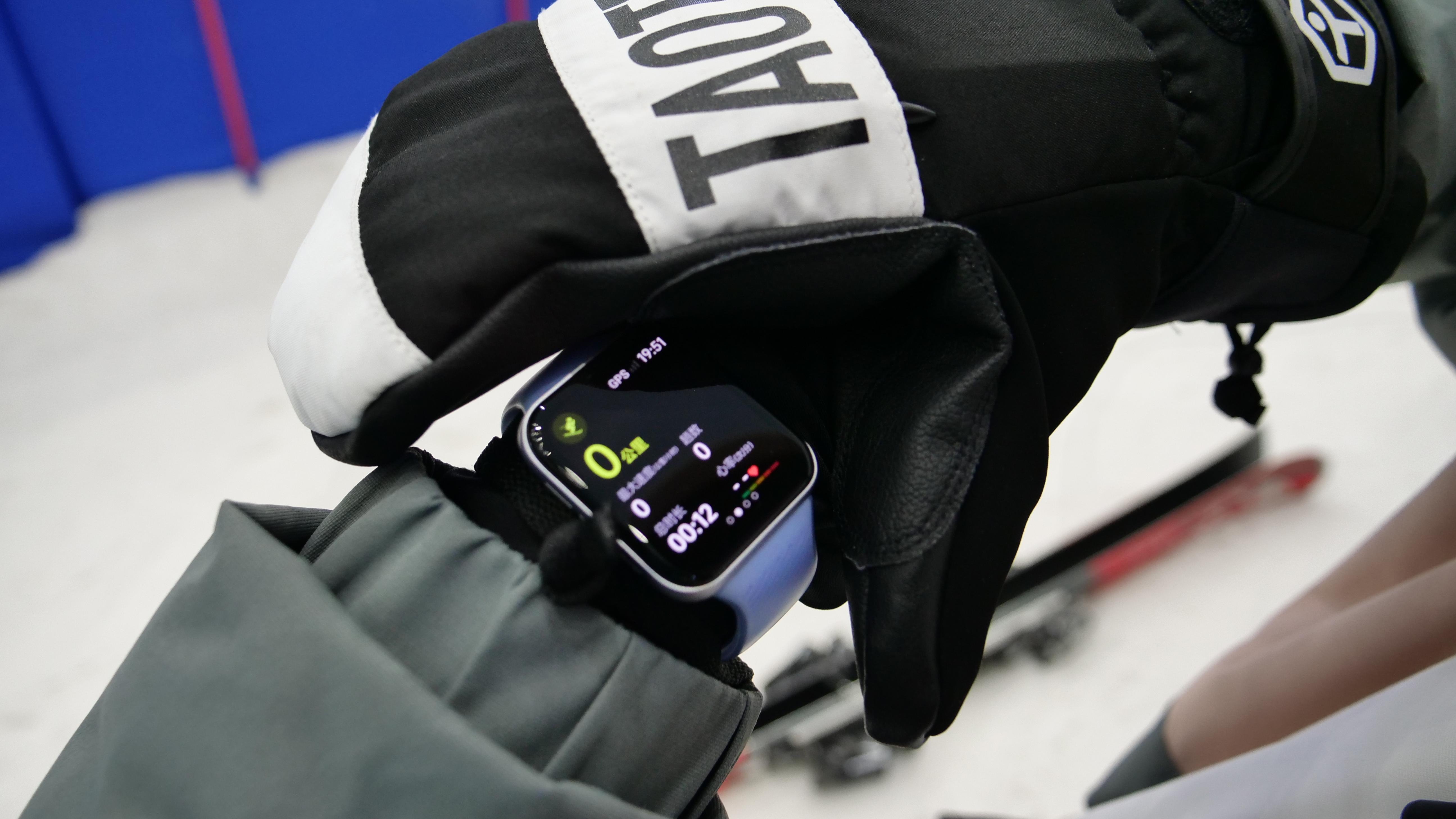 |OPPO Watch 2 冰川湖蓝发布，支持户外滑雪功能为滑雪运动量身定制