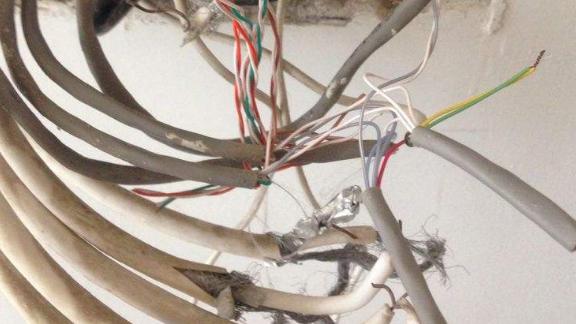 家里安装宽带, 另一个房子相距150米怎么连网？