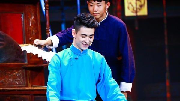 张云雷|郭德纲给张云雷录视频，拿手的节目《照花台》，唱到一半忘了词