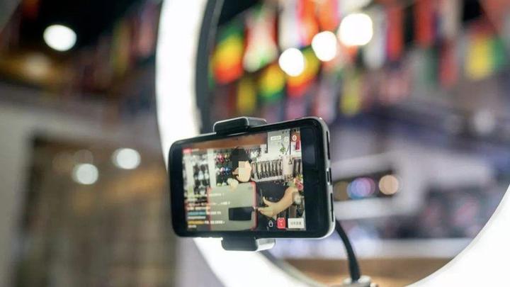 抖音|直播间的金钱帝国，是如何建造起来的？