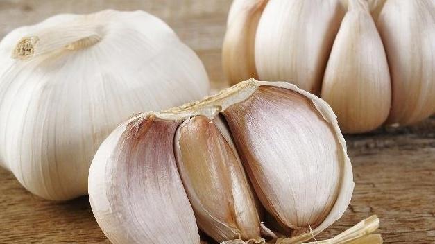 大蒜|男人早晨吃瓣“蒜”，不出一个月，3件“好事”或许悄悄找上门