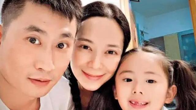 郭羡妮|47岁港姐郭羡妮素颜，被称老化严重，她有外国血统易显老