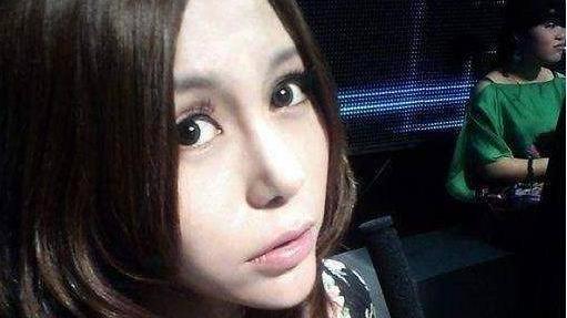 女孩|“宁坐宝马哭，不坐自行车笑”的女孩马诺，如今咋样了