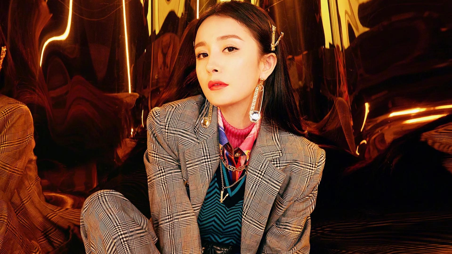 杨幂|杨幂时尚资源全面爆发，解锁26个封面稳居第一，与29个品牌合作