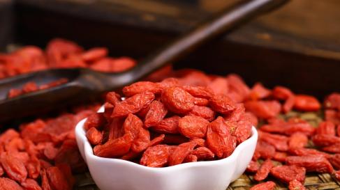 健脾|多家医院呼吁停用：吃一口犹如5斤塑料袋，或导致肝脏“烂如渣”，尽早扔