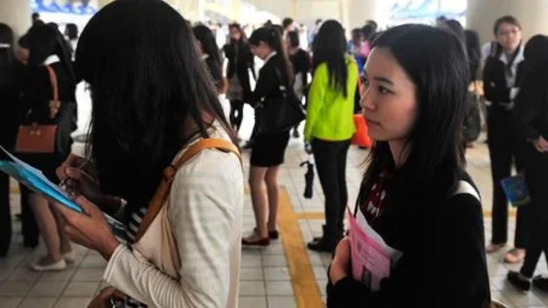 大学生|谈双休等于没事业心？HR扬言老板最讨厌谈双休的，大学生直接回怼