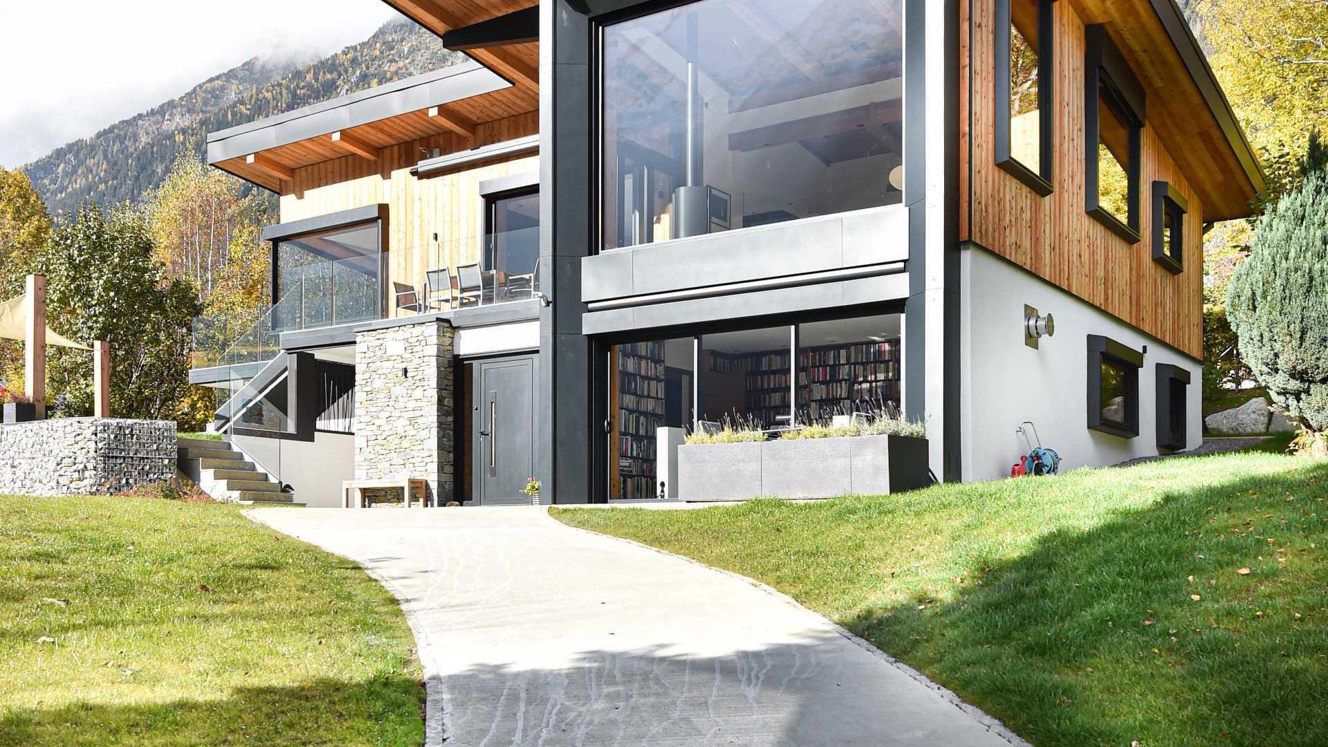 回乡自建二层小别墅，就这个超大落地窗，竟圈粉无数