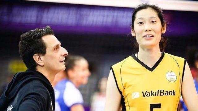 加比|朱婷旧主3-0横扫居榜首，加比表现惊艳，球迷：李盈莹喜提新对手